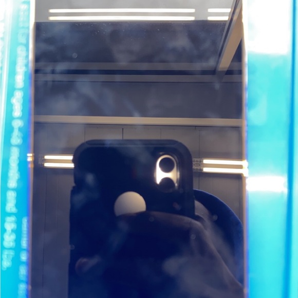 Meet your Posher, Gold iPhone 13 pro max 1TB - Picture 3 of 6